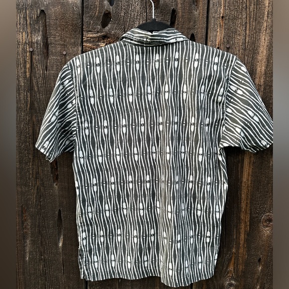 Vintage Patagonia Deep Green & White Wave Print Button Up Cotton Athletic Shirt - Picture 2 of 10